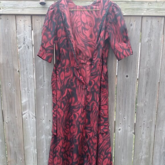 Amish Mennonite Cape Dress 36.5"B 29"W Red Black Modest Handmade - Picture 11 of 15